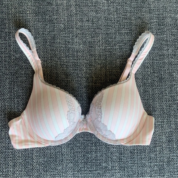 Victoria Secret Bra - Picture 1 of 3